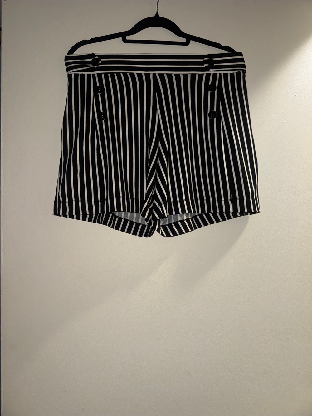 Robert Louis Black & White Striped High Waisted Shorts Size Medium